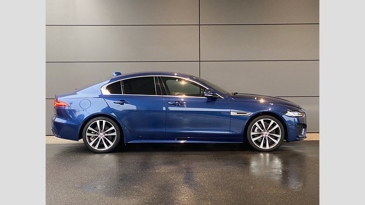 2021 認定中古車 Jaguar XE ブルーファイアブルー オートマチック R-Dynamic　S　AWD