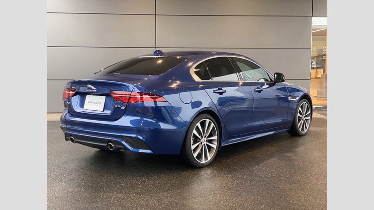 2021 認定中古車 Jaguar XE ブルーファイアブルー オートマチック R-Dynamic　S　AWD