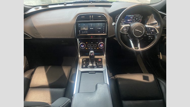 2021 認定中古車 Jaguar XE ブルーファイアブルー オートマチック R-Dynamic　S　AWD