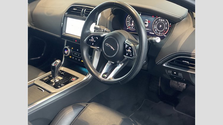 2021 認定中古車 Jaguar XE ブルーファイアブルー オートマチック R-Dynamic　S　AWD