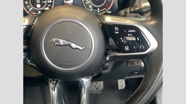 2021 認定中古車 Jaguar XE ブルーファイアブルー オートマチック R-Dynamic　S　AWD