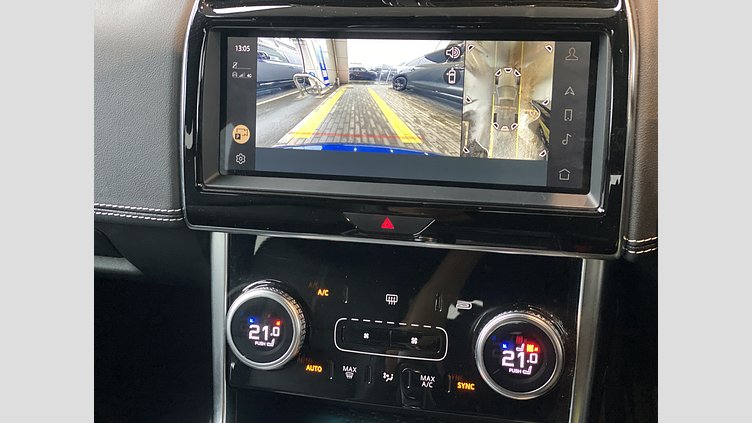 2021 認定中古車 Jaguar XE ブルーファイアブルー オートマチック R-Dynamic　S　AWD