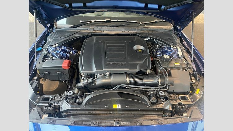 2021 認定中古車 Jaguar XE ブルーファイアブルー オートマチック R-Dynamic　S　AWD