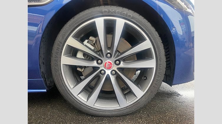 2021 認定中古車 Jaguar XE ブルーファイアブルー オートマチック R-Dynamic　S　AWD