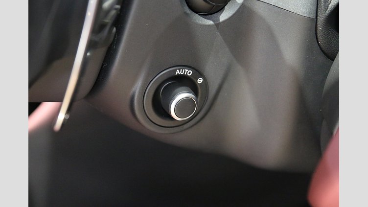 2025 認定中古車 Land Rover Range Rover Velar カルパチアングレイ P400eプラグインハイブリッド（ガソリン） Dynamic HSE