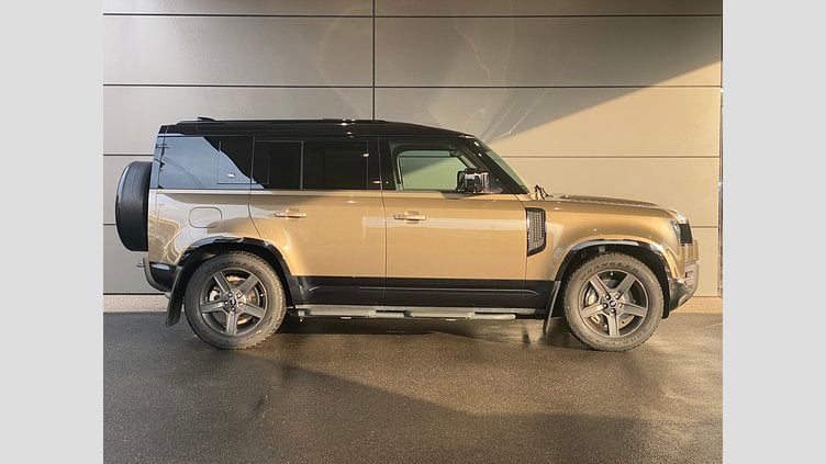 2021 認定中古車 Land Rover Defender 110 Gondwana Stone 8速オートマチック ＸダイナミックSE　D300