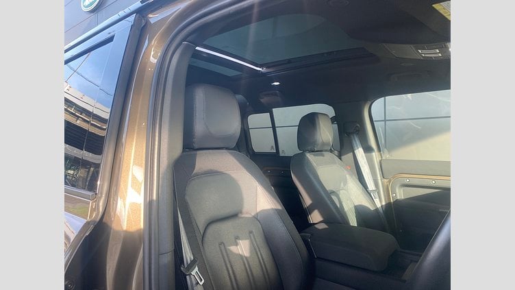 2021 認定中古車 Land Rover Defender 110 Gondwana Stone 8速オートマチック ＸダイナミックSE　D300