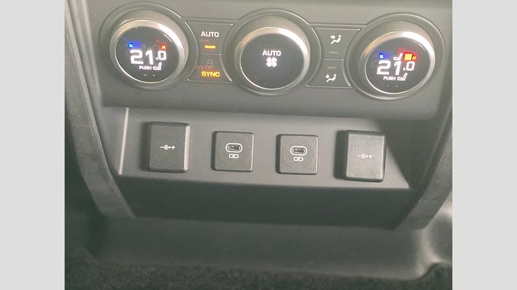 2021 認定中古車 Land Rover Defender 110 Gondwana Stone 8速オートマチック ＸダイナミックSE　D300