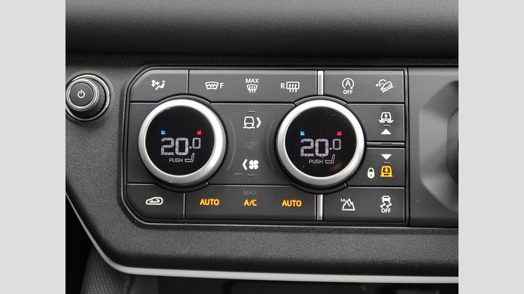 2024 認定中古車 Land Rover Defender 110 Santorini Black D300 カウンティ エクステリアパック キュレーテッドフォージャパン