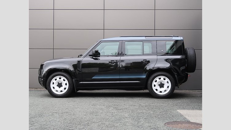 2024 認定中古車 Land Rover Defender 110 Santorini Black D300 カウンティ エクステリアパック キュレーテッドフォージャパン