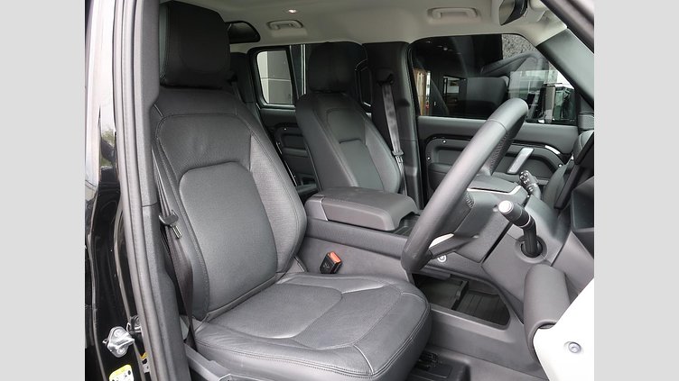 2024 認定中古車 Land Rover Defender 110 Santorini Black D300 カウンティ エクステリアパック キュレーテッドフォージャパン