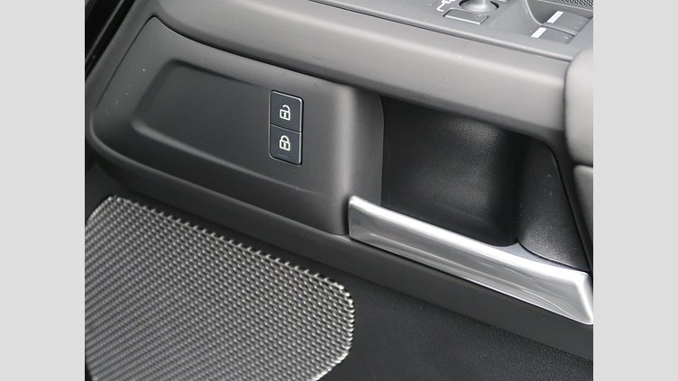 2024 認定中古車 Land Rover Defender 110 Santorini Black D300 カウンティ エクステリアパック キュレーテッドフォージャパン