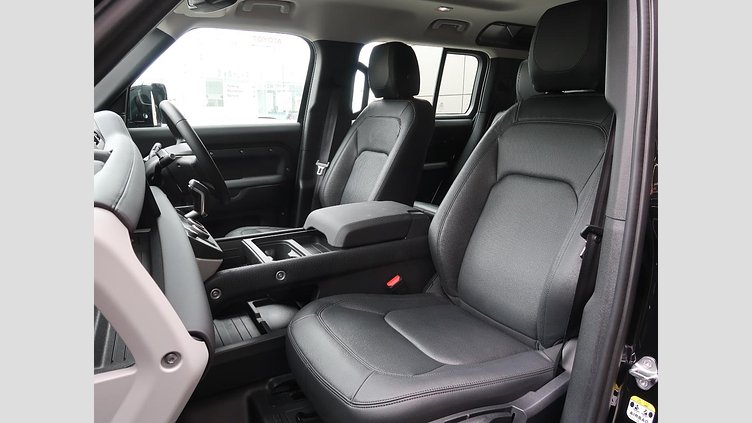 2024 認定中古車 Land Rover Defender 110 Santorini Black D300 カウンティ エクステリアパック キュレーテッドフォージャパン