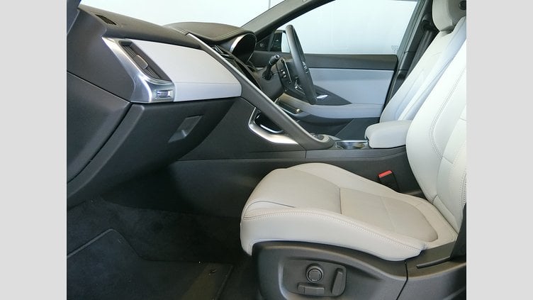2024 認定中古車 Jaguar E-Pace Fuji White D200 ディーゼルエンジン DYNAMIC SE