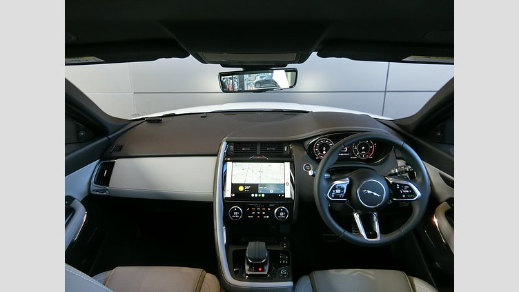 2024 認定中古車 Jaguar E-Pace Fuji White D200 ディーゼルエンジン DYNAMIC SE