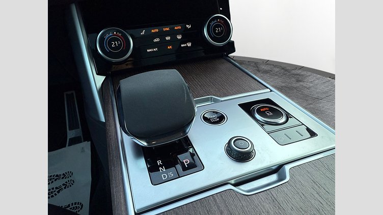 2022 Approved Land Rover Range Rover Santorini Black Офіційний автомобіль з прозорою сервісною історією! 
Всё технічне обслуговування тільки на офіційній станції! 
Без ДТП, підкрасів тощо!!! 
Весь автомобіль в матовій захисній плівці!  HSE