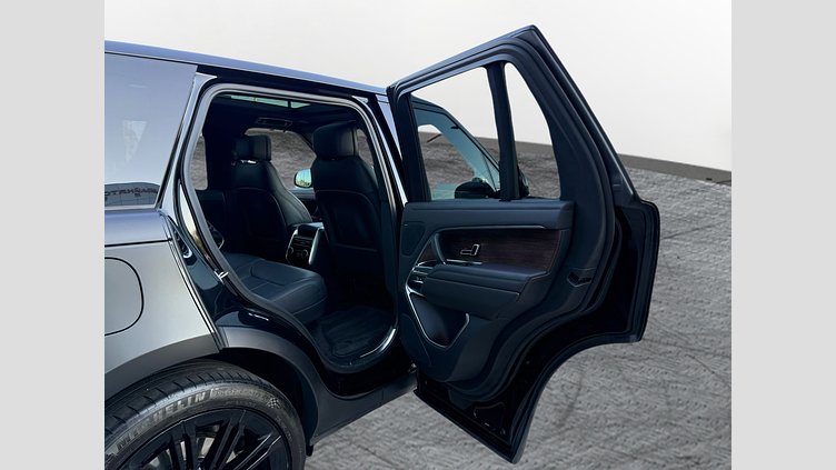2022 Approved Land Rover Range Rover Santorini Black Офіційний автомобіль з прозорою сервісною історією! 
Всё технічне обслуговування тільки на офіційній станції! 
Без ДТП, підкрасів тощо!!! 
Весь автомобіль в матовій захисній плівці!  HSE