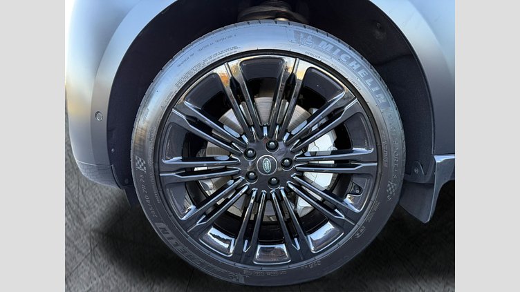 2022 Approved Land Rover Range Rover Santorini Black Офіційний автомобіль з прозорою сервісною історією! 
Всё технічне обслуговування тільки на офіційній станції! 
Без ДТП, підкрасів тощо!!! 
Весь автомобіль в матовій захисній плівці!  HSE