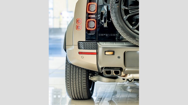 2025 New Land Rover Defender 110 Petra Copper 4.4 V8 Petrol MHEV Halo V8 OCTA