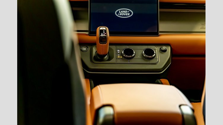 2025 New Land Rover Defender 110 Petra Copper 4.4 V8 Petrol MHEV Halo V8 OCTA