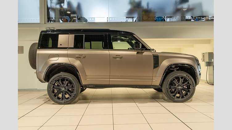 2025 New Land Rover Defender 110 Petra Copper 4.4 V8 Petrol MHEV Halo V8 OCTA
