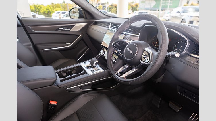 2025 New Jaguar F-Pace British Racing Green in Gloss finish P575 PETROL SVR 575 EDITION