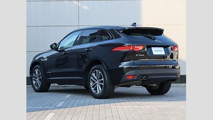 F-Pace 1