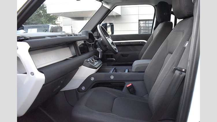 2022 認定中古車 Land Rover Defender 110 Fuji White Ｐ３００　AWD １１０ベースグレード　Ｐ３００