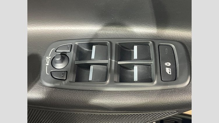 2015 認定中古車 Jaguar XE Bluefire Blue ２WD プレステージ