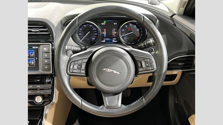 2015 認定中古車 Jaguar XE Bluefire Blue ２WD プレステージ
