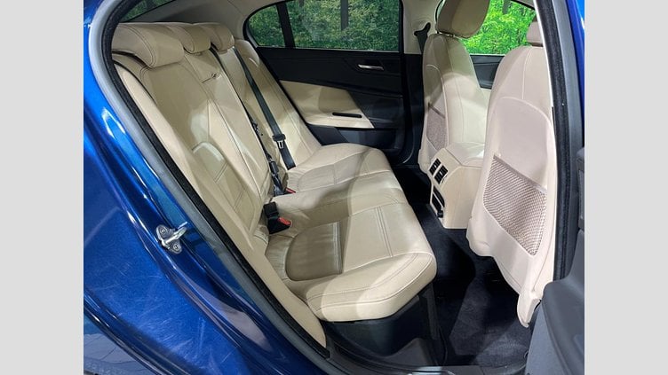 2015 認定中古車 Jaguar XE Bluefire Blue ２WD プレステージ