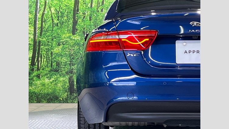 2015 認定中古車 Jaguar XE Bluefire Blue ２WD プレステージ