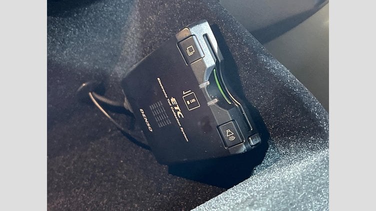 2015 認定中古車 Jaguar XE Bluefire Blue ２WD プレステージ