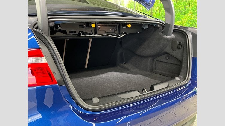 2015 認定中古車 Jaguar XE Bluefire Blue ２WD プレステージ