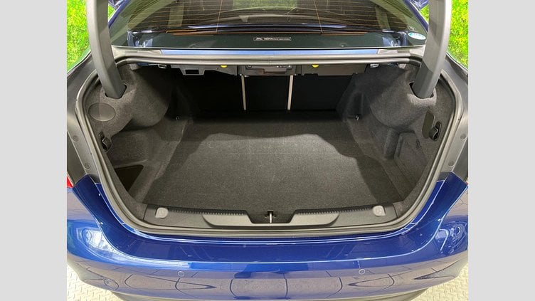 2015 認定中古車 Jaguar XE Bluefire Blue ２WD プレステージ