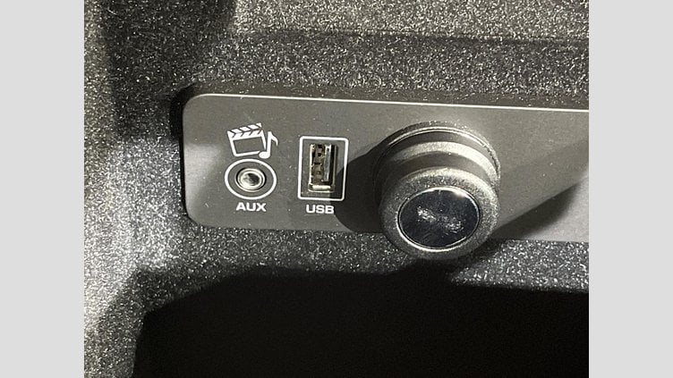 2015 認定中古車 Jaguar XE Bluefire Blue ２WD プレステージ