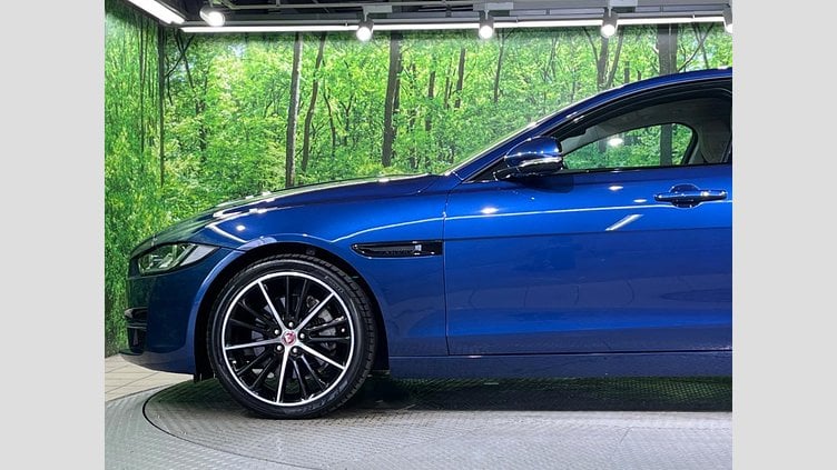 2015 認定中古車 Jaguar XE Bluefire Blue ２WD プレステージ