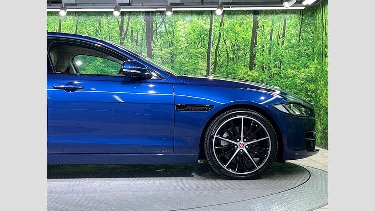 2015 認定中古車 Jaguar XE Bluefire Blue ２WD プレステージ