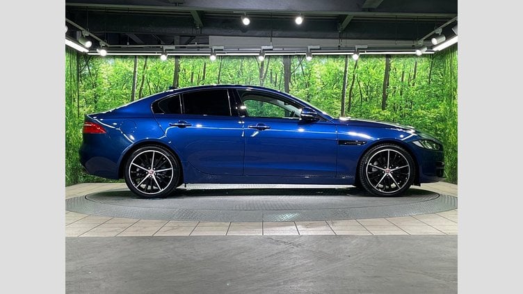 2015 認定中古車 Jaguar XE Bluefire Blue ２WD プレステージ