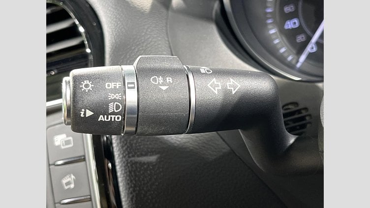 2015 認定中古車 Jaguar XE Bluefire Blue ２WD プレステージ