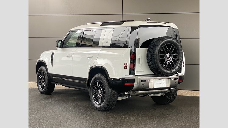 2024 認定中古車 Land Rover Defender 110 Fuji White ８オートマチック SE  P300