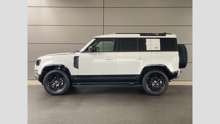 2024 認定中古車 Land Rover Defender 110 Fuji White ８オートマチック SE  P300