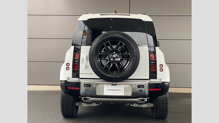 2024 認定中古車 Land Rover Defender 110 Fuji White ８オートマチック SE  P300