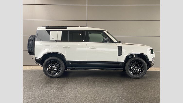 2024 認定中古車 Land Rover Defender 110 Fuji White ８オートマチック SE  P300