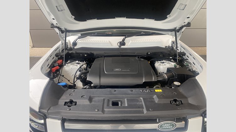 2024 認定中古車 Land Rover Defender 110 Fuji White ８オートマチック SE  P300