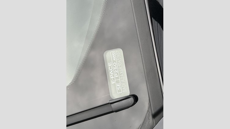 2024 認定中古車 Jaguar E-Pace Santorini Black 2.0L　P250 R-DynamicSE