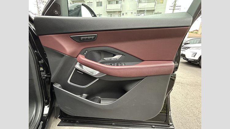 2024 認定中古車 Jaguar E-Pace Santorini Black 2.0L　P250 R-DynamicSE