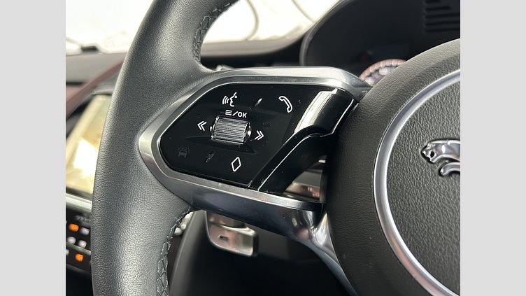 2024 認定中古車 Jaguar E-Pace Santorini Black 2.0L　P250 R-DynamicSE