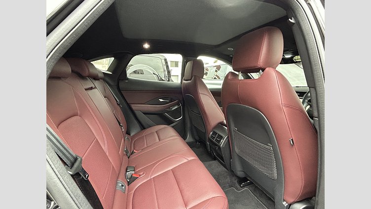2024 認定中古車 Jaguar E-Pace Santorini Black 2.0L　P250 R-DynamicSE