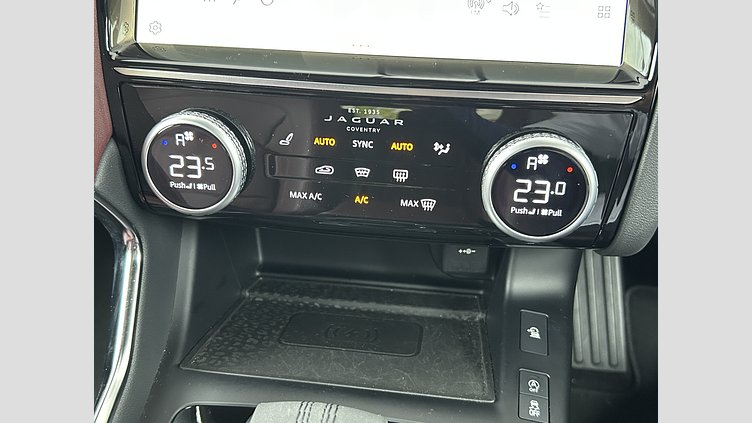 2024 認定中古車 Jaguar E-Pace Santorini Black 2.0L　P250 R-DynamicSE